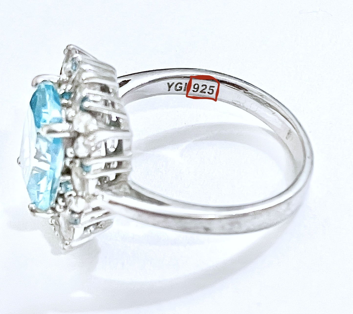 Elongated Cushion Cut “Aquamarine” in “Diamond” and “Aquamarine” Setting Ring