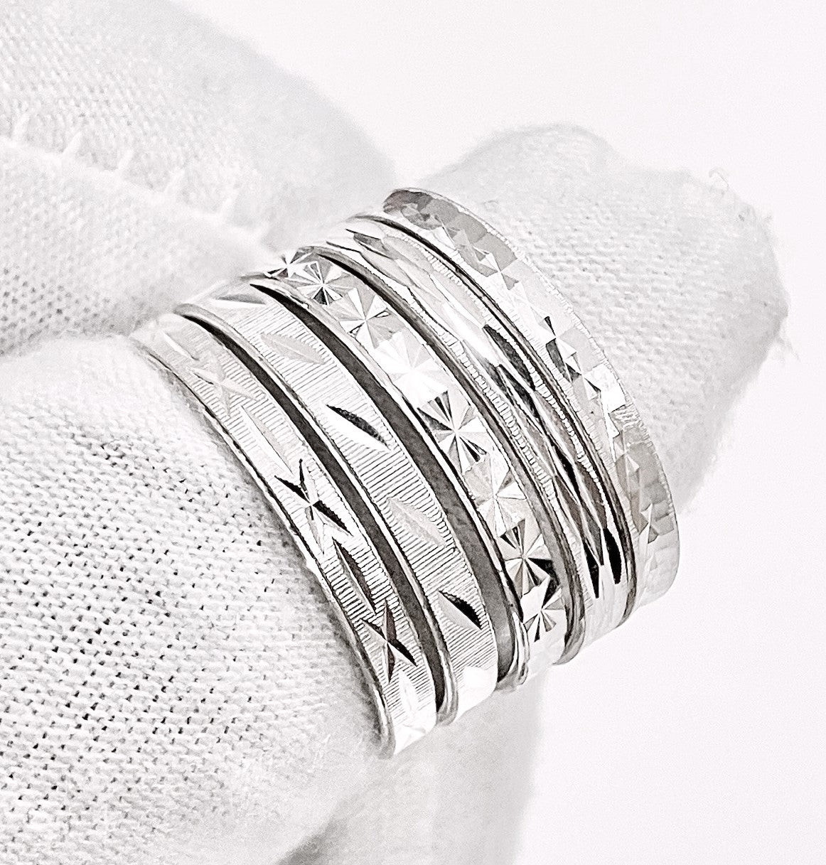 5 Engraved Bands Set
