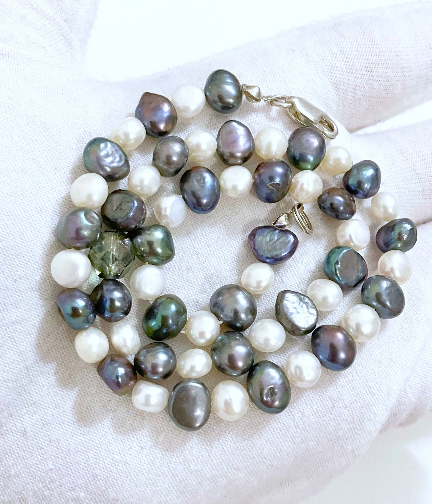 Tahitian Pearl and White Pearl Necklace with 925 Silver Clasp