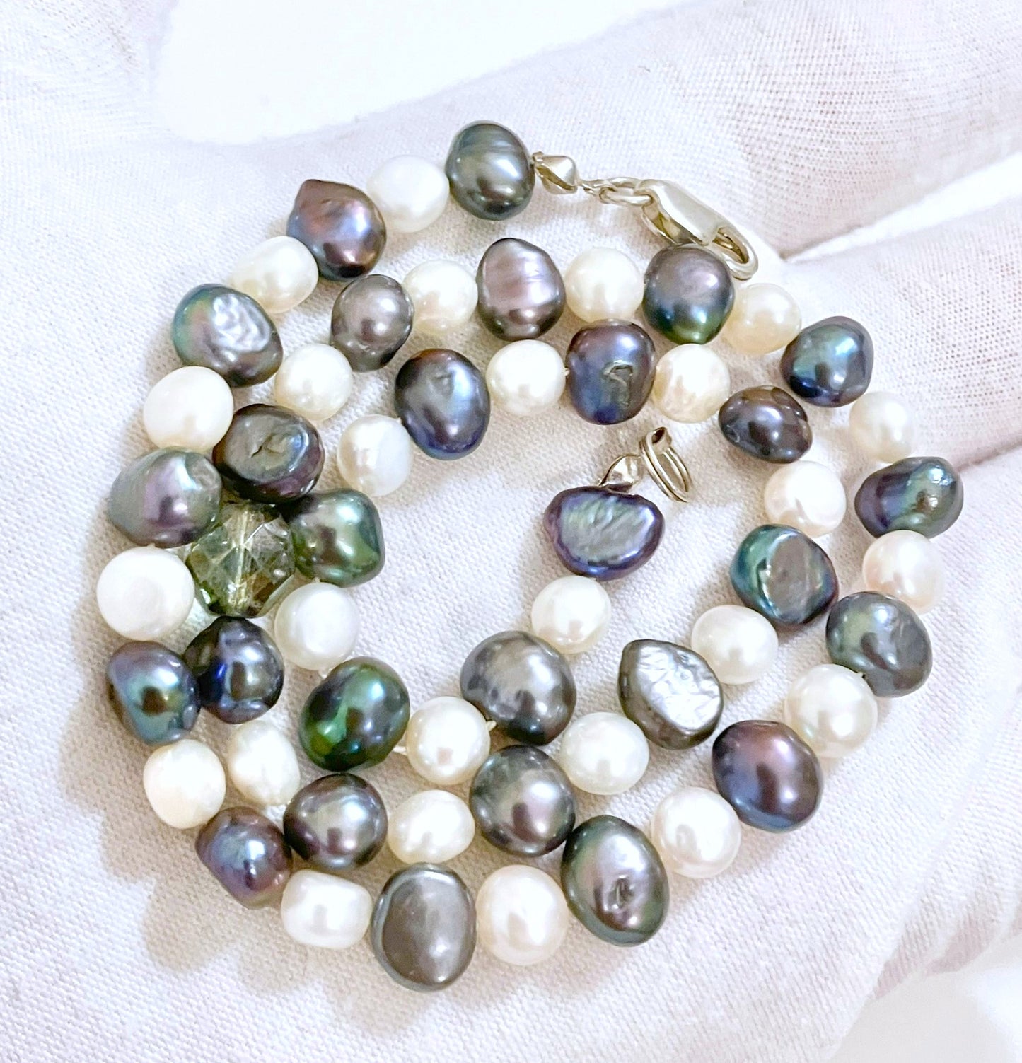 Tahitian Pearl and White Pearl Necklace with 925 Silver Clasp