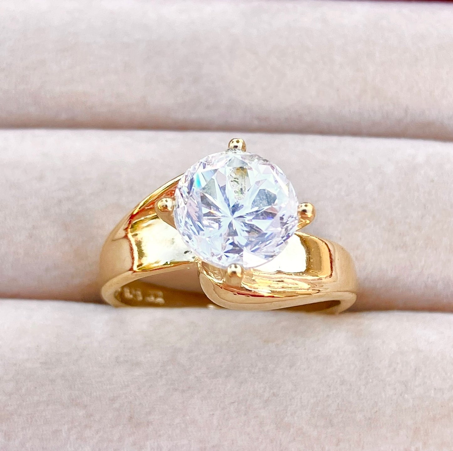 Anillo "Diamante" Chapado en Oro