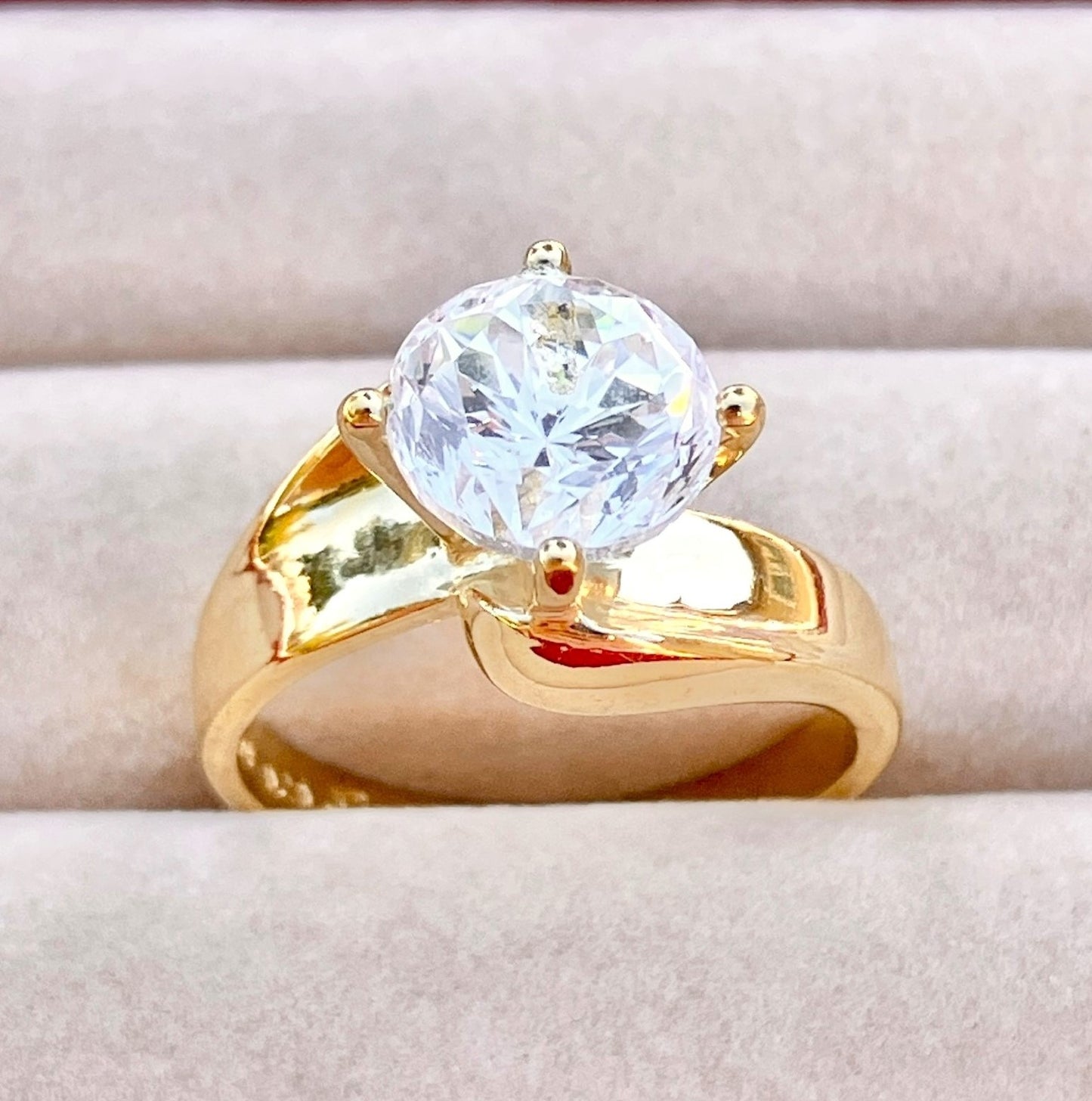 Anillo "Diamante" Chapado en Oro