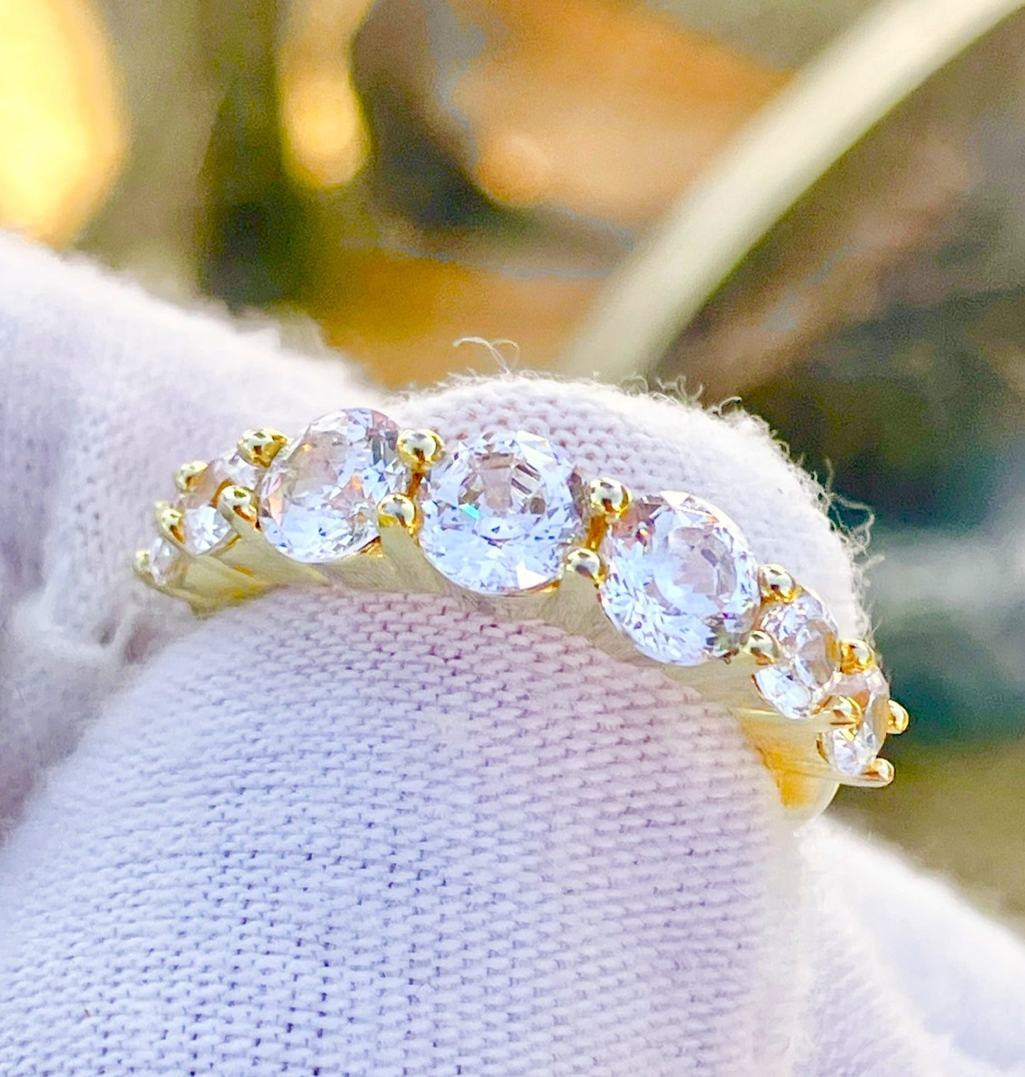 Anillo "Diamante" de 7 piedras chapado en oro