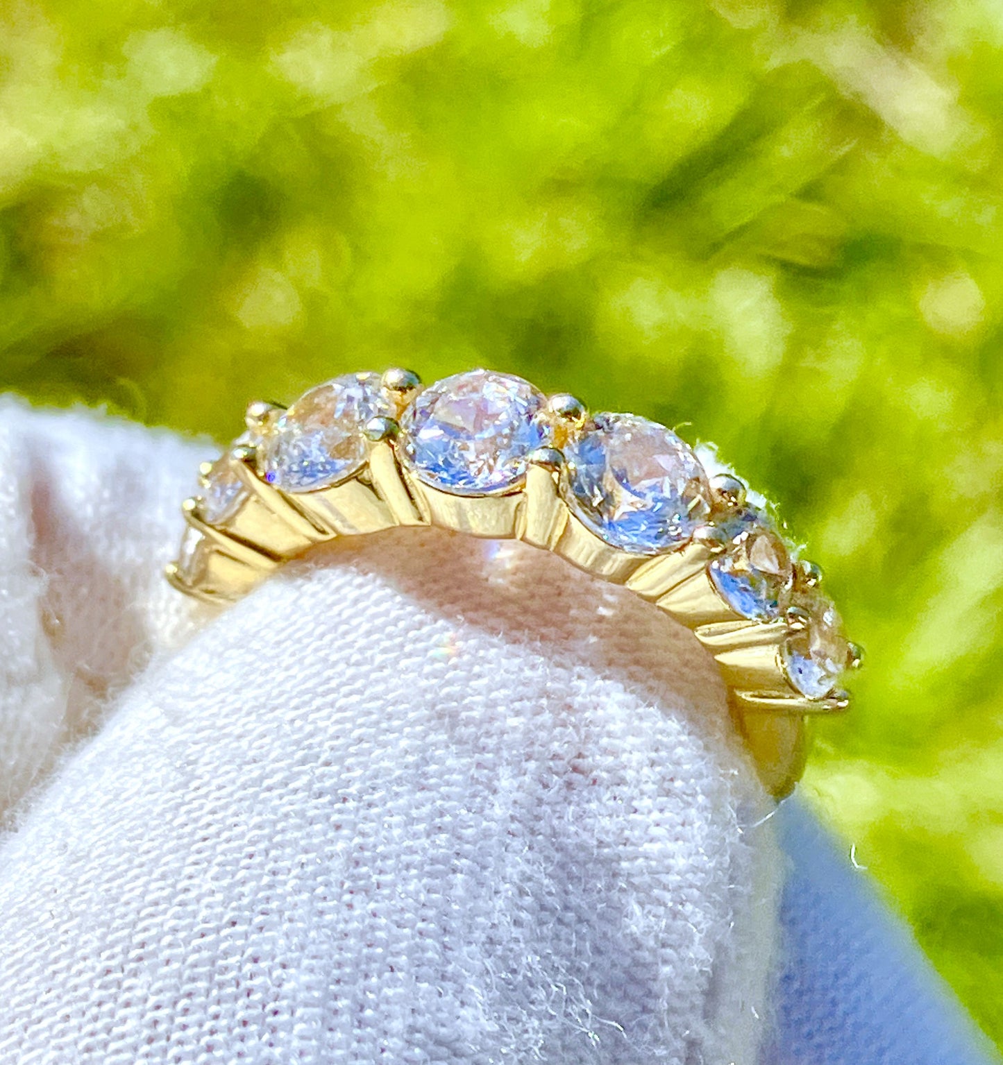 Anillo "Diamante" de 7 piedras chapado en oro