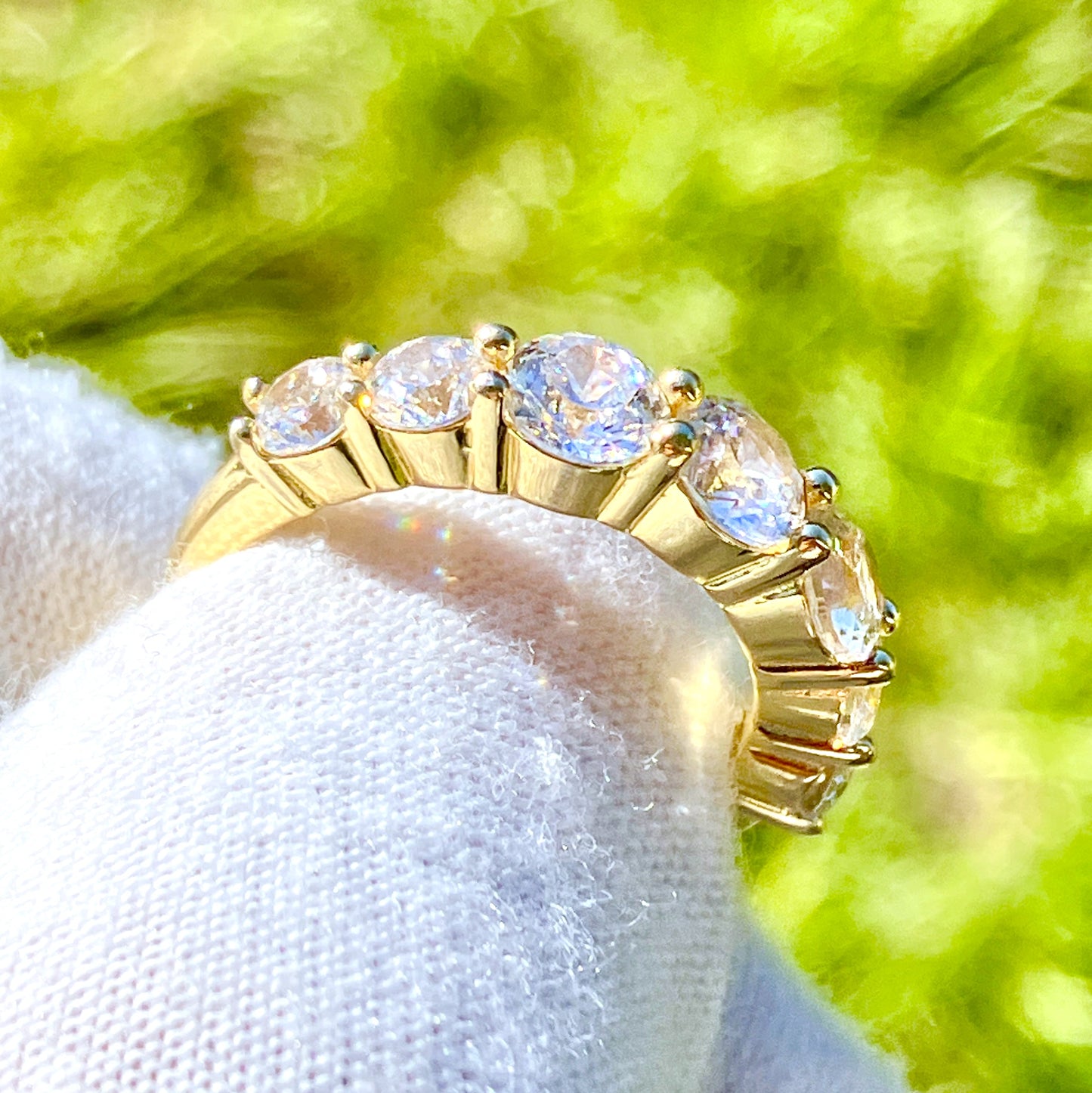 Anillo "Diamante" de 7 piedras chapado en oro