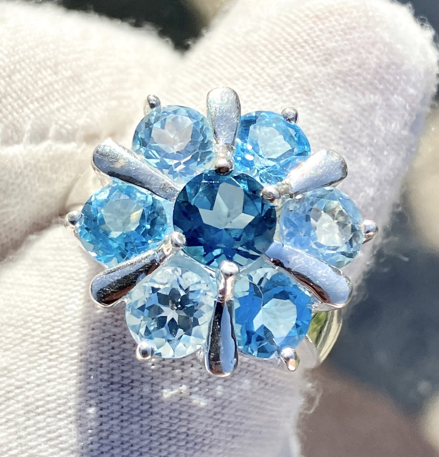 Anillo de topacio azul Londres, azul suizo y azul cielo