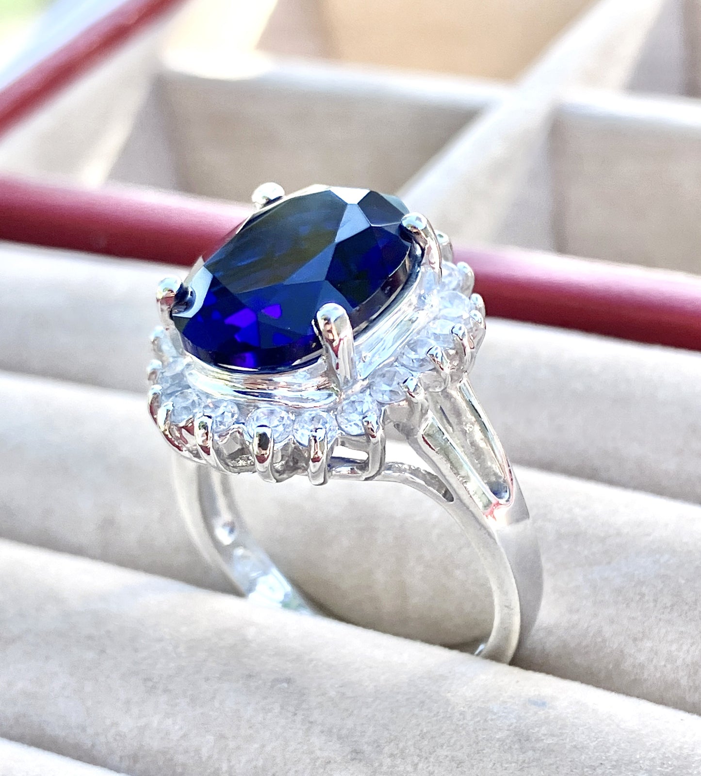 Anillo "Zafiro" de corte ovalado en "Diamante" con halo (¡2 tamaños!)