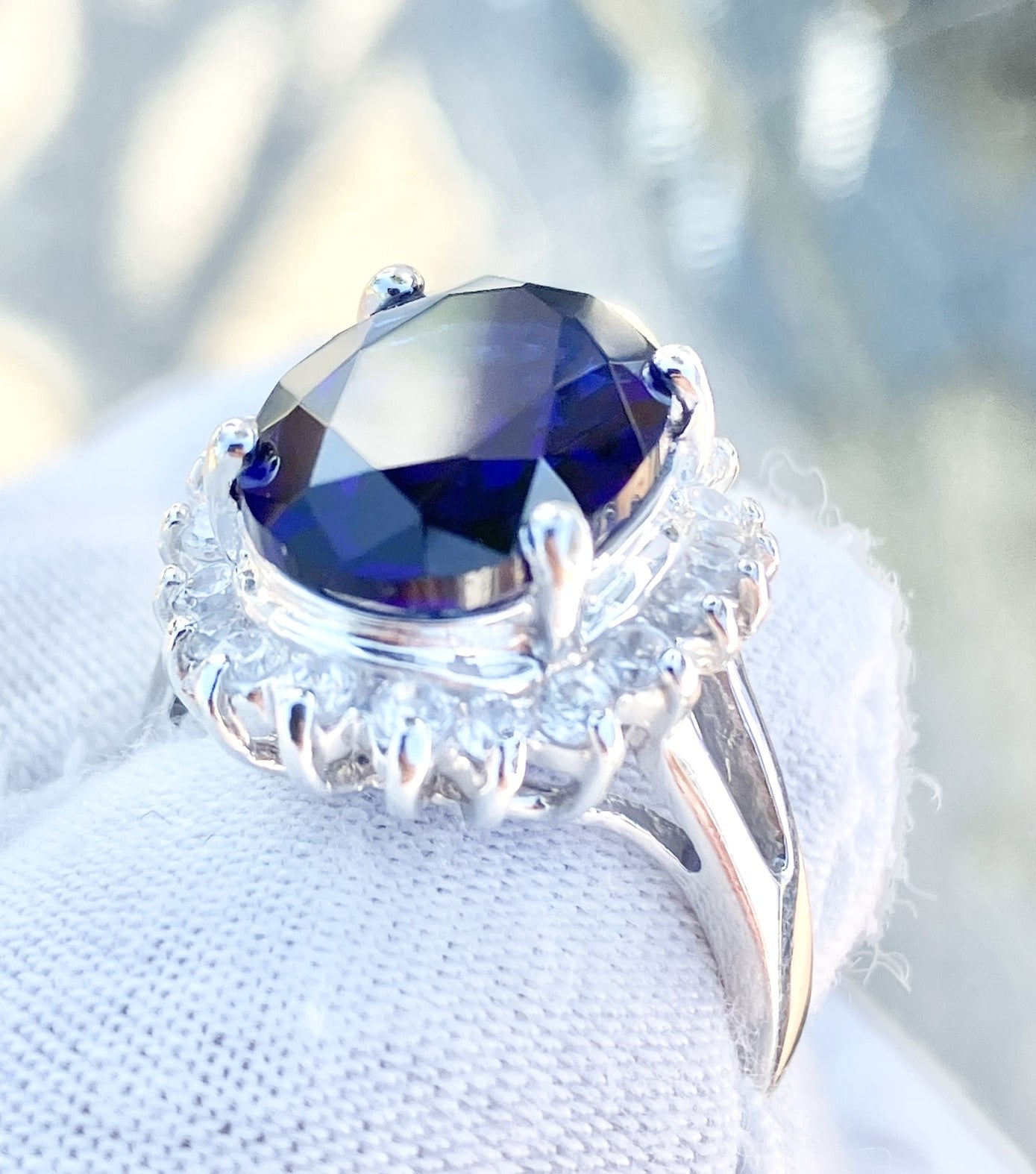 Anillo "Zafiro" de corte ovalado en "Diamante" con halo (¡2 tamaños!)