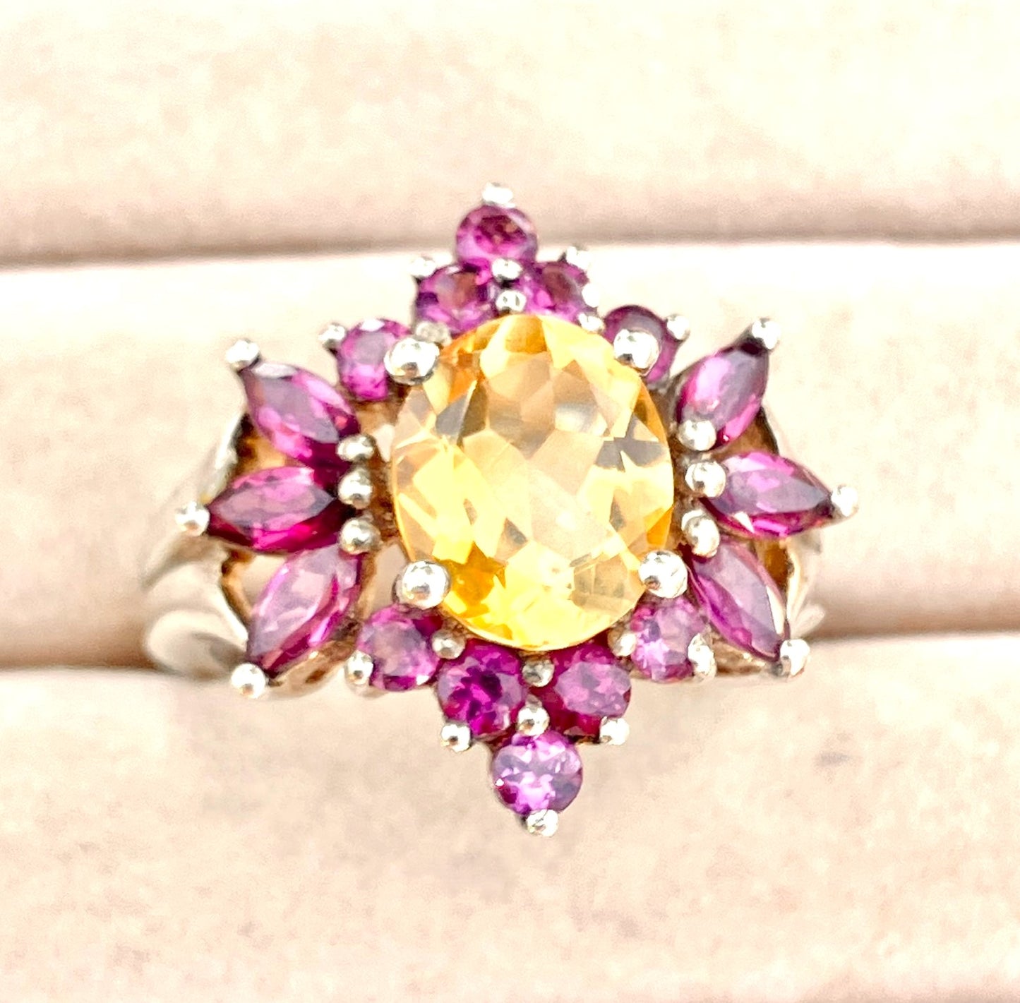 Anillo Flor Citrino y Granate Rodolita