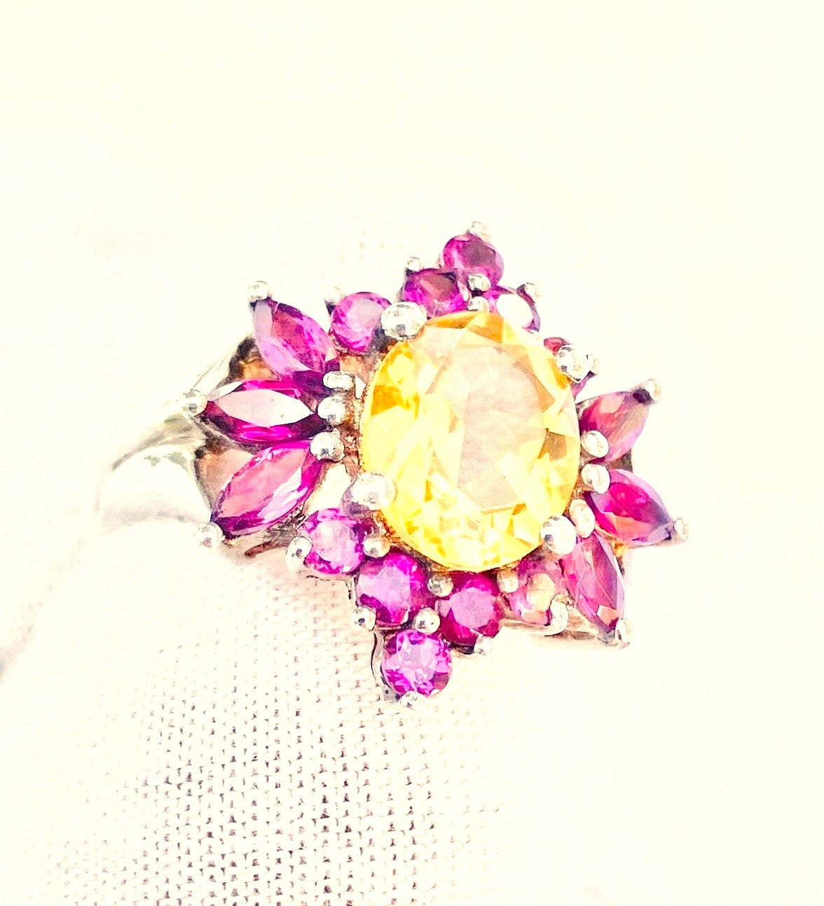Anillo Flor Citrino y Granate Rodolita