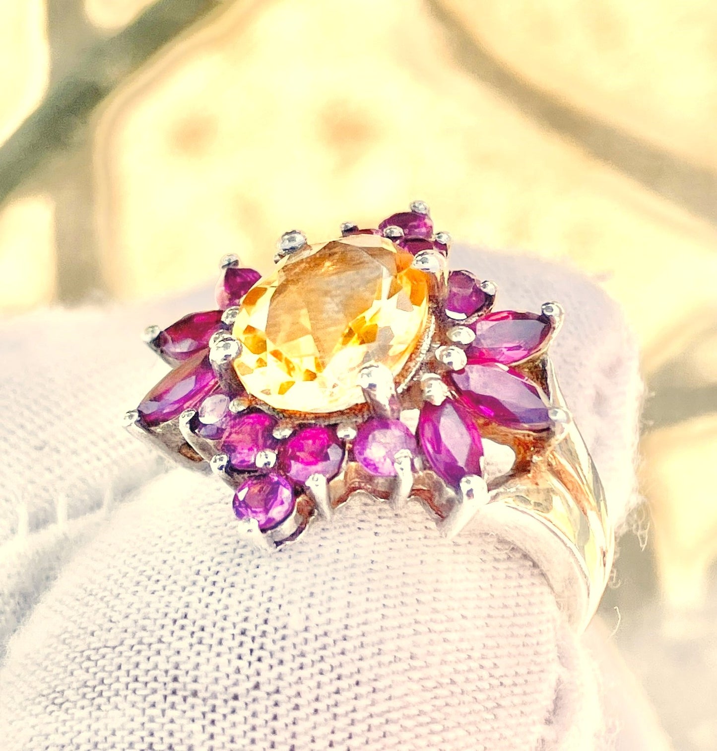 Anillo Flor Citrino y Granate Rodolita