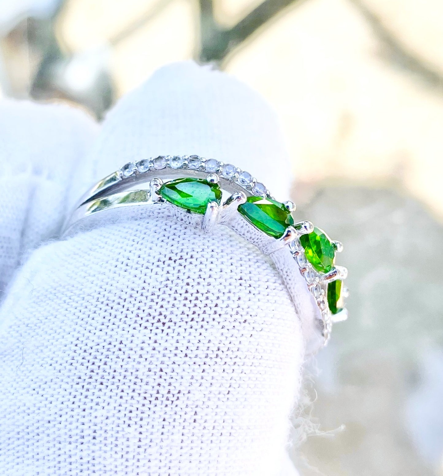 Anillo Circón Verde Talla Pera y “Diamante”