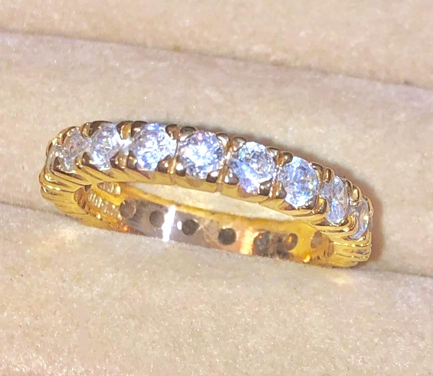 Anillo de eternidad "Diamante" chapado en oro (¡2 tamaños!)