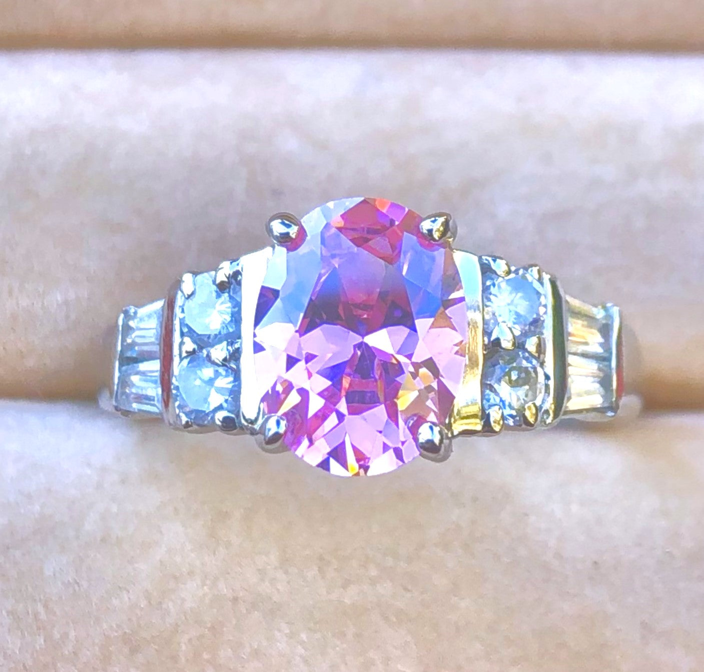 Juego de barra "Diamante" rosa redondo y anillo con detalles "Diamante" de talla baguette