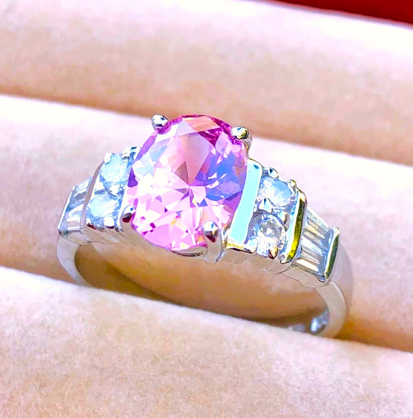 Juego de barra "Diamante" rosa redondo y anillo con detalles "Diamante" de talla baguette