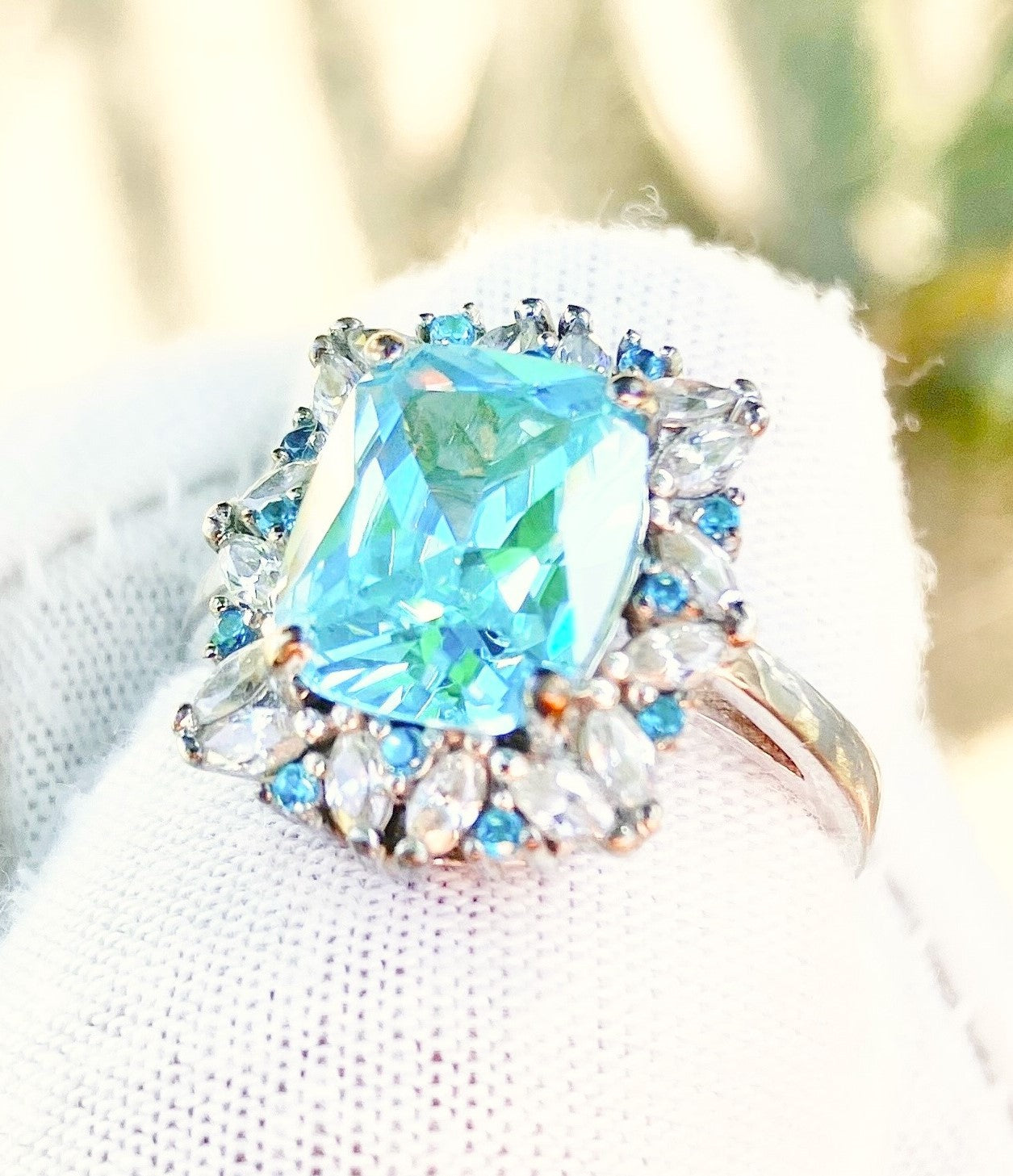 Elongated Cushion Cut “Aquamarine” in “Diamond” and “Aquamarine” Setting Ring
