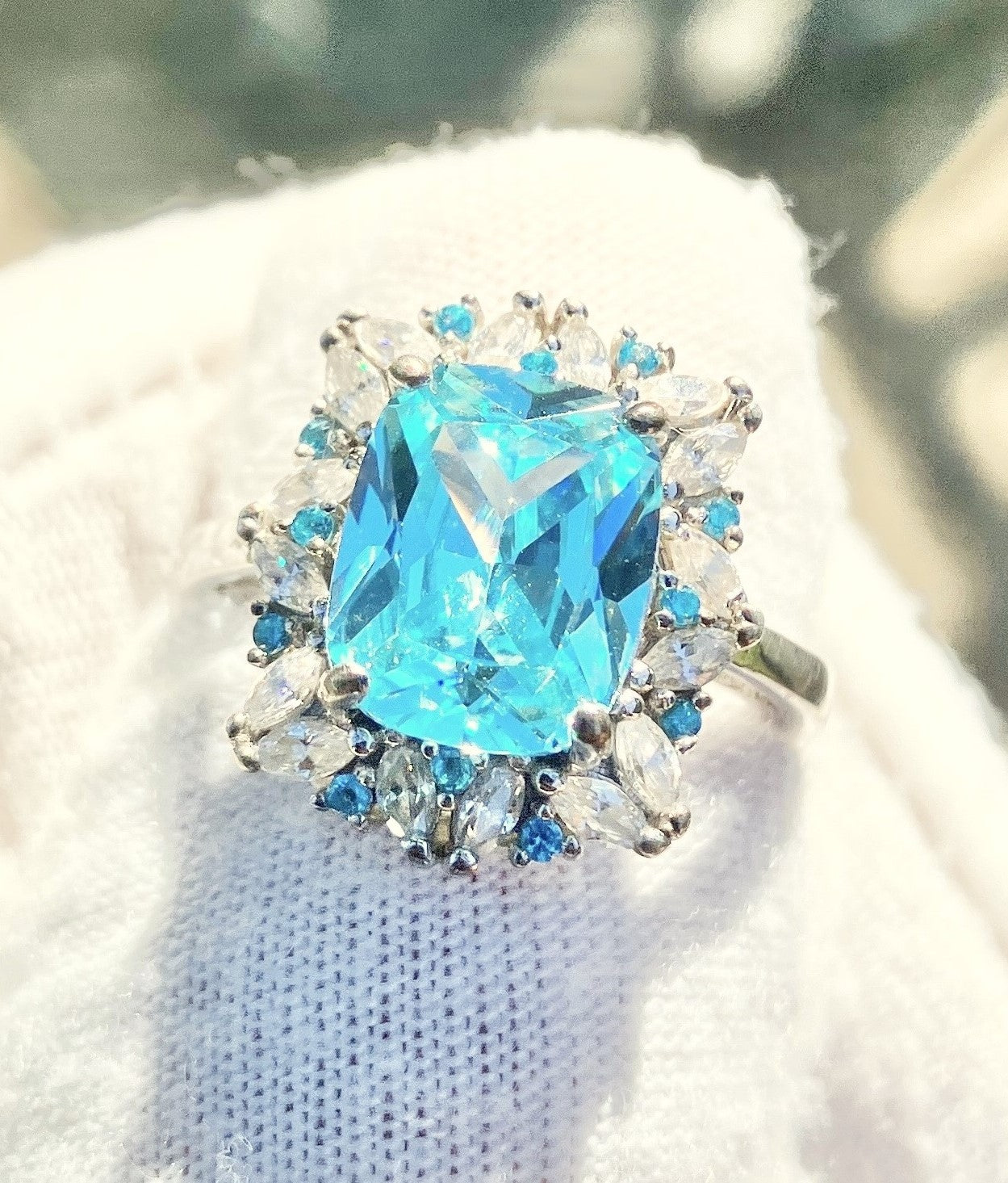 Elongated Cushion Cut “Aquamarine” in “Diamond” and “Aquamarine” Setting Ring