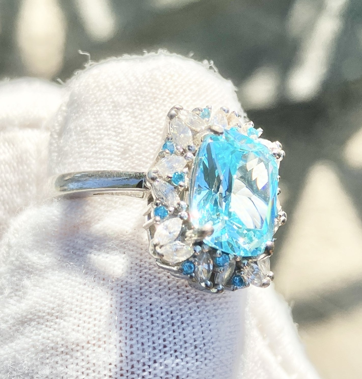 Elongated Cushion Cut “Aquamarine” in “Diamond” and “Aquamarine” Setting Ring