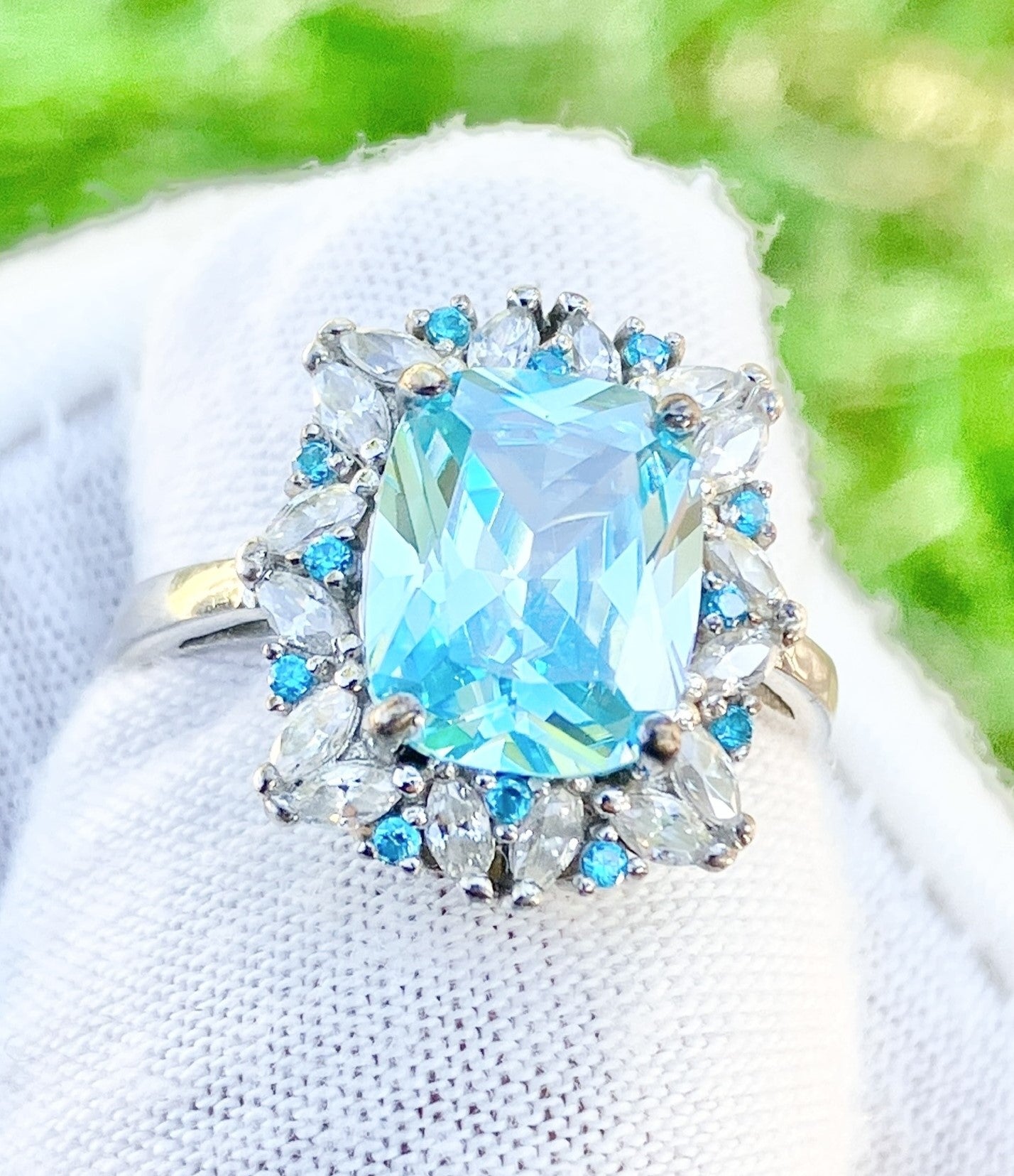 Elongated Cushion Cut “Aquamarine” in “Diamond” and “Aquamarine” Setting Ring