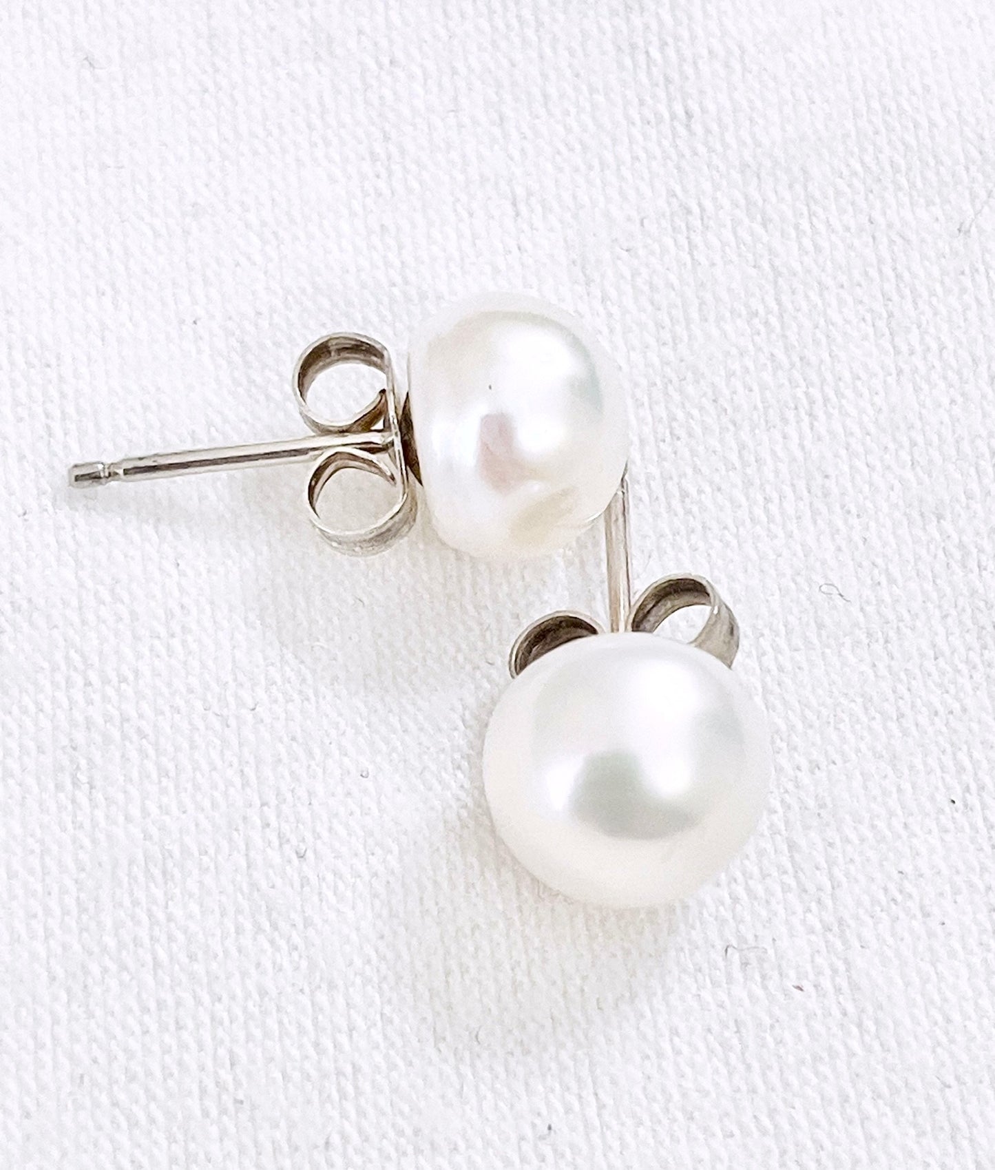 Button Pearl Studs