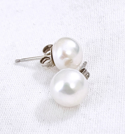 Button Pearl Studs