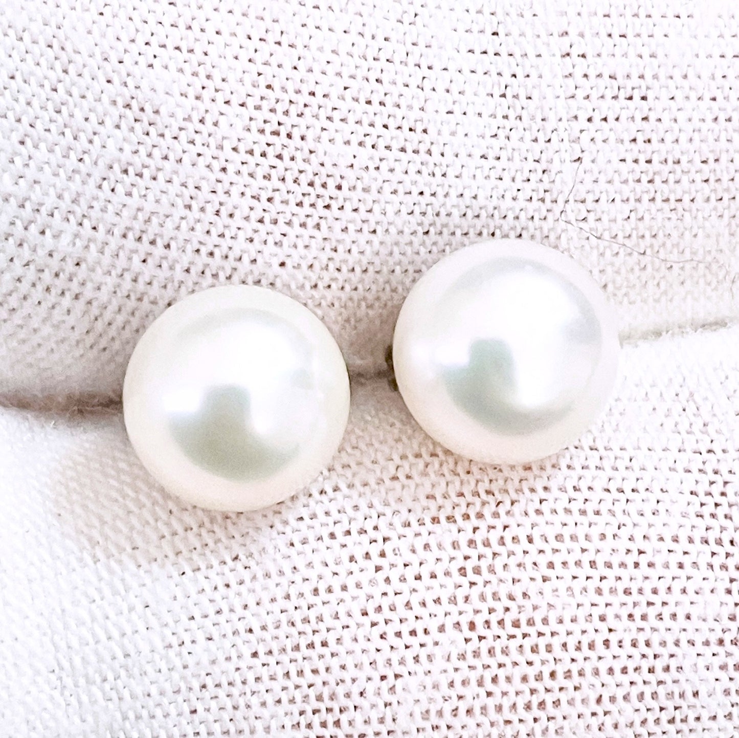 Button Pearl Studs