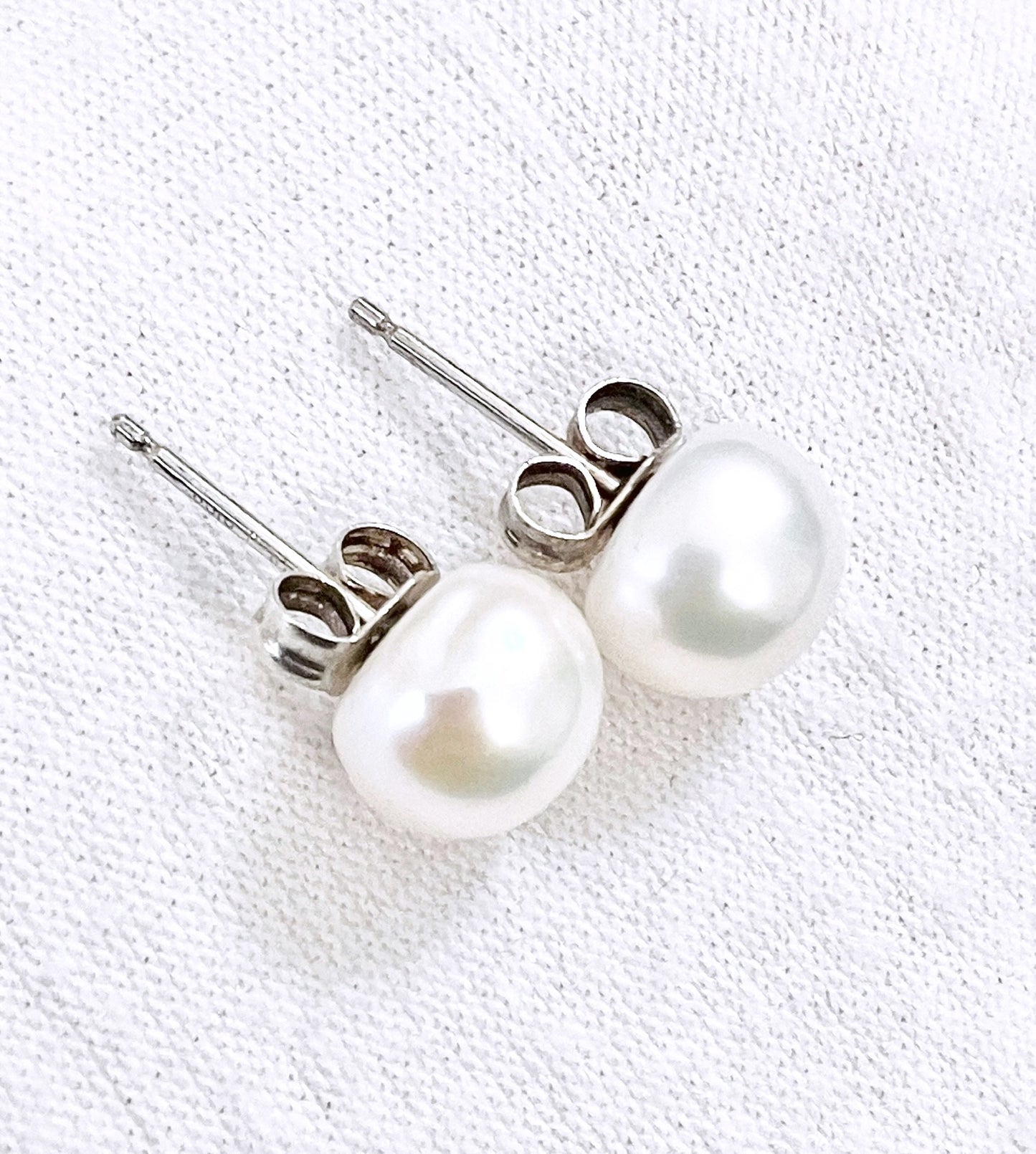 Button Pearl Studs