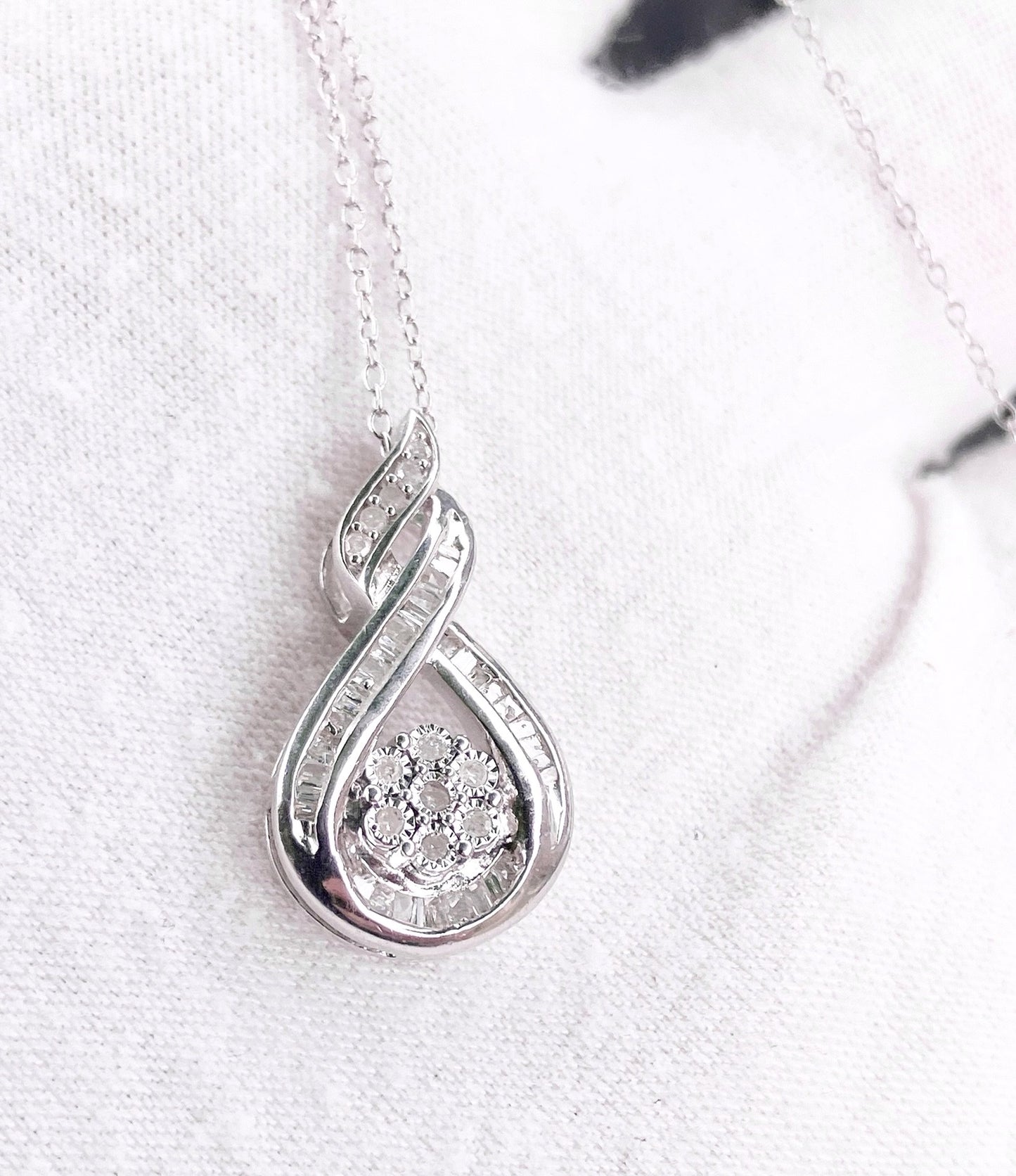 Diamond Clover Infinity Ribbon Necklace