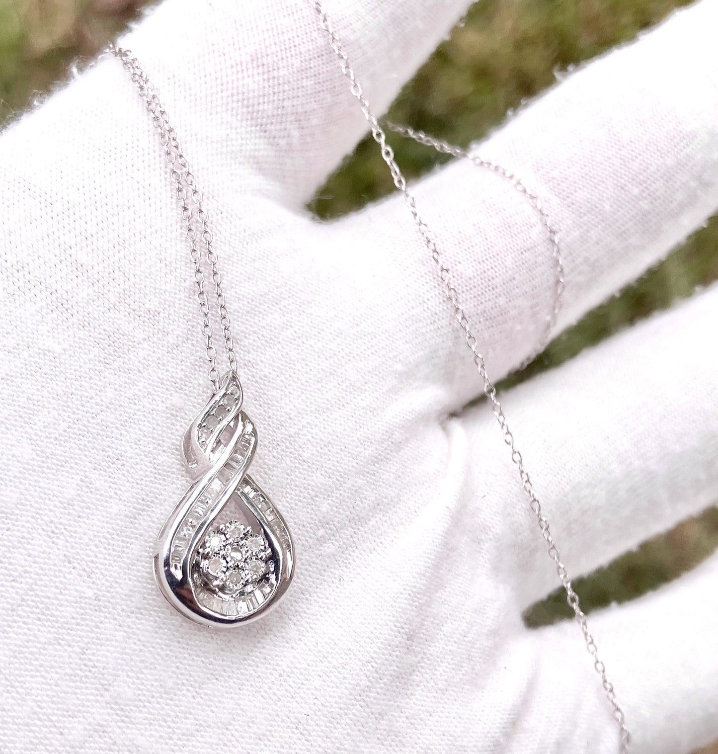 Diamond Clover Infinity Ribbon Necklace
