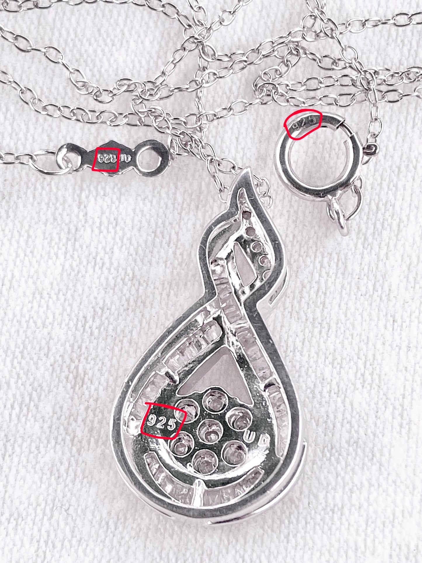 Diamond Clover Infinity Ribbon Necklace
