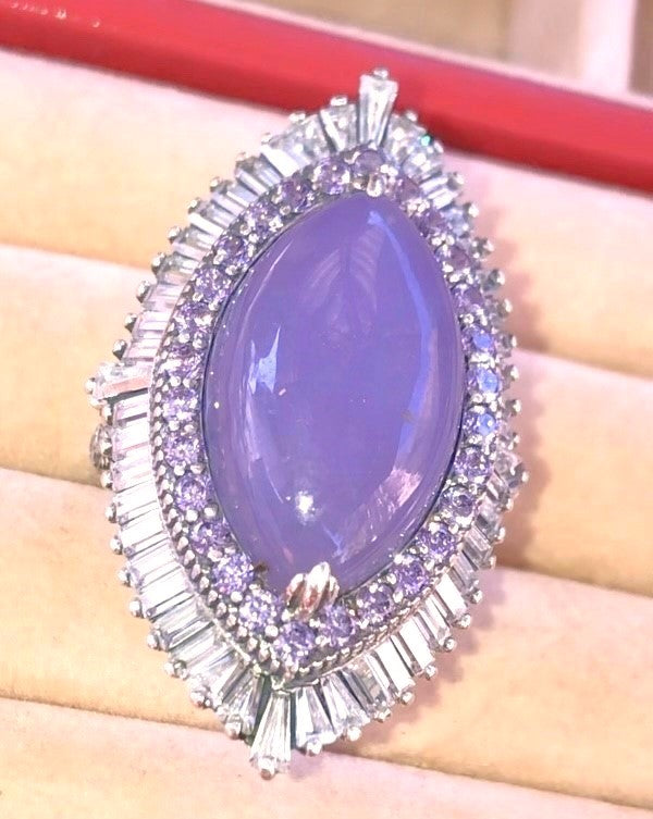 Jade Lavanda en Anillo de Halos “Amatista” y “Diamante”