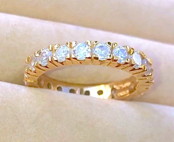Anillo de eternidad "Diamante" chapado en oro (¡2 tamaños!)