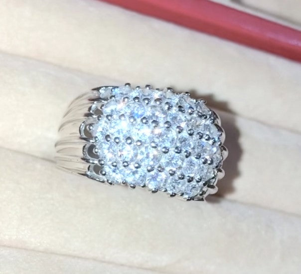 Anillo Pavé "Diamante" con Hileras Grabadas