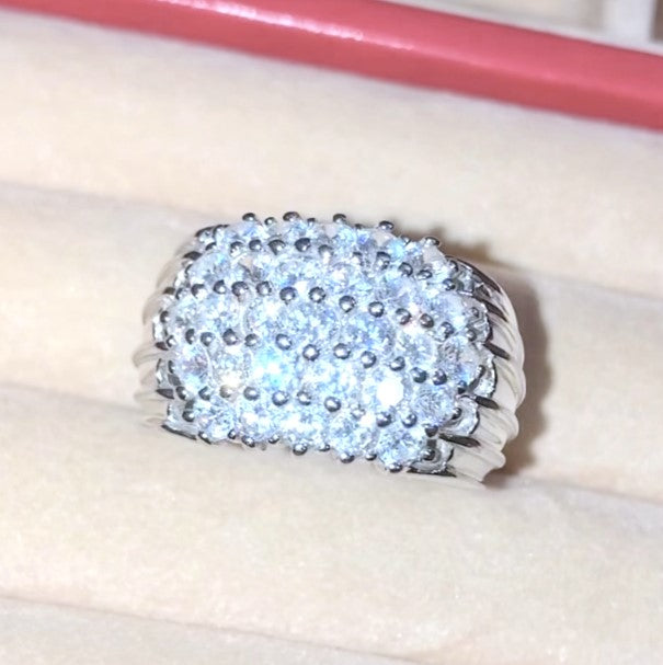 Anillo Pavé "Diamante" con Hileras Grabadas