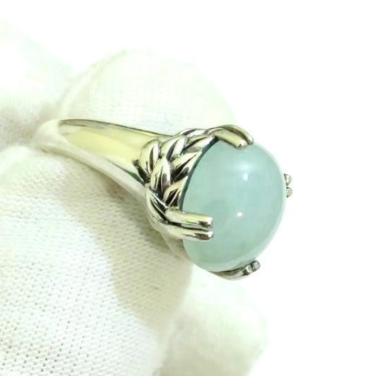 Anillo Cabujón de Jade Verde Suave con Grabados de Hojas