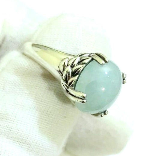 Anillo Cabujón de Jade Verde Suave con Grabados de Hojas