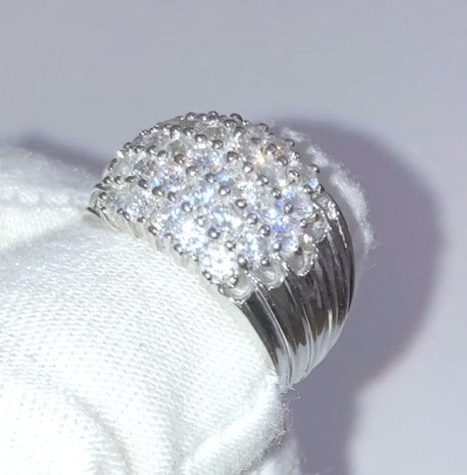 Anillo Pavé "Diamante" con Hileras Grabadas