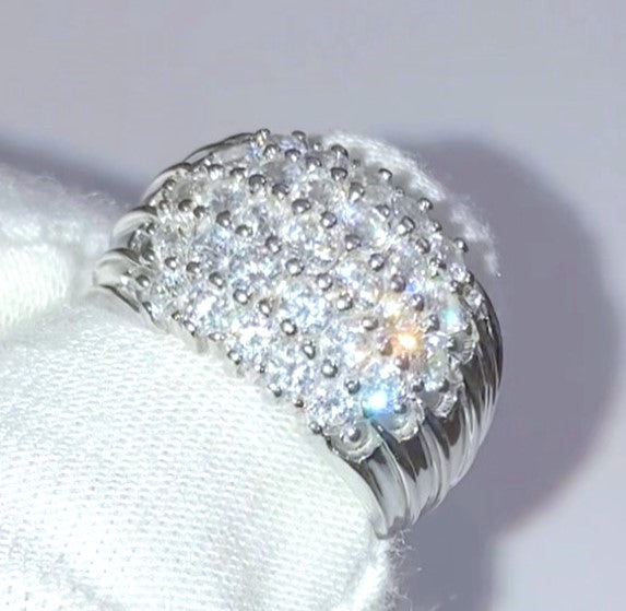 Anillo Pavé "Diamante" con Hileras Grabadas