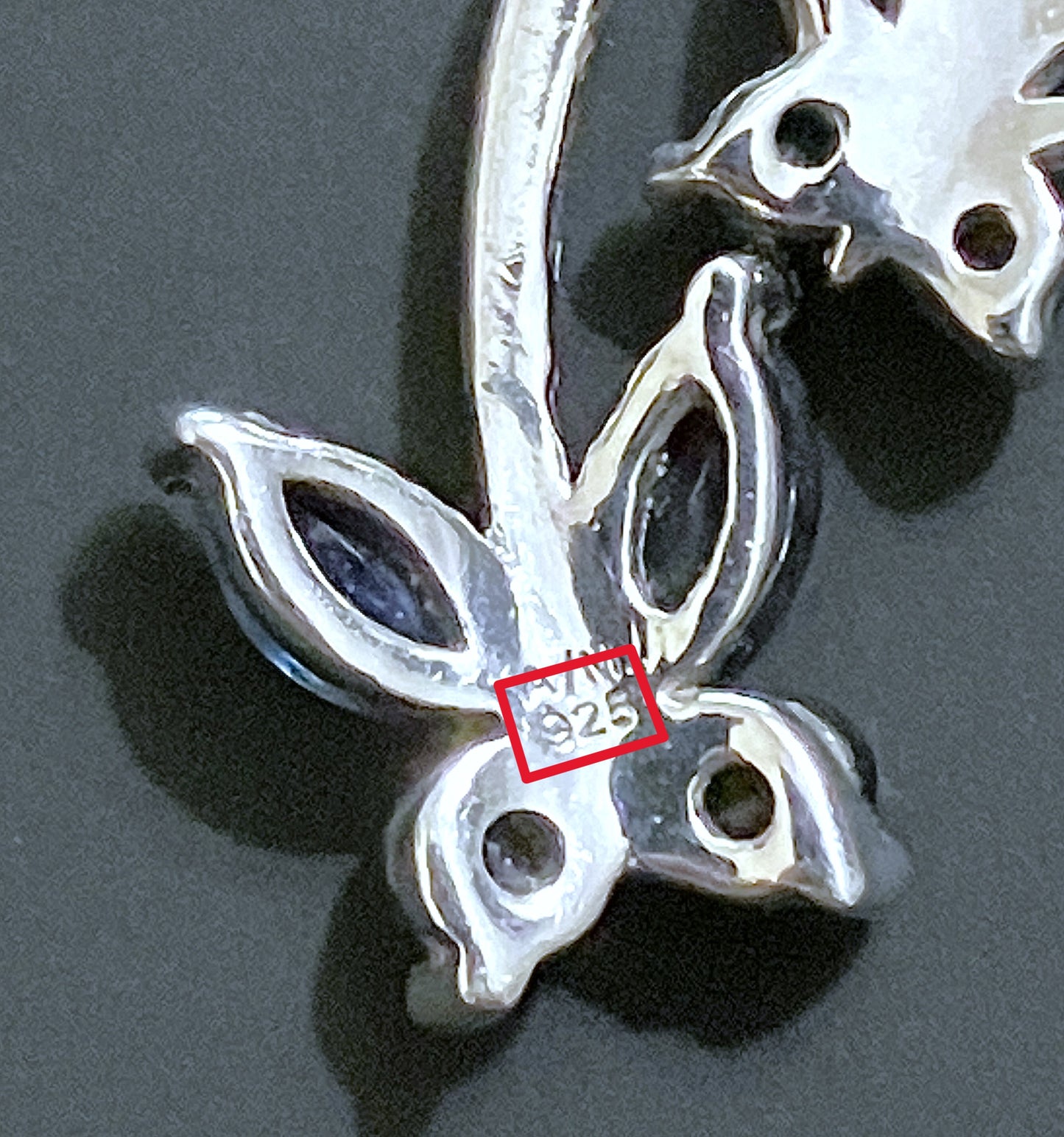 Mariposas de zafiro y colgante "Diamante"