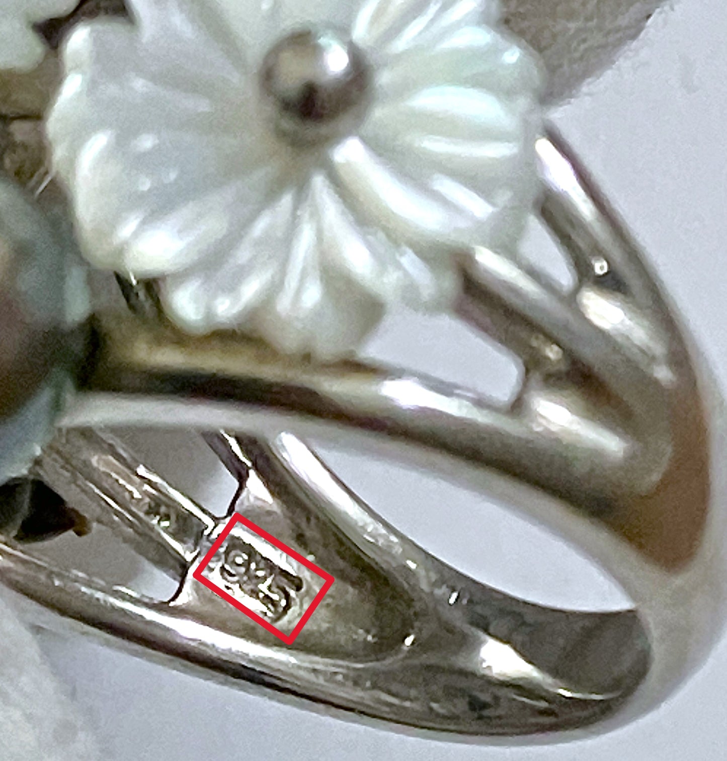 Multi-Color Pearls with Mother of Pearl and Pearl Flowers Ring