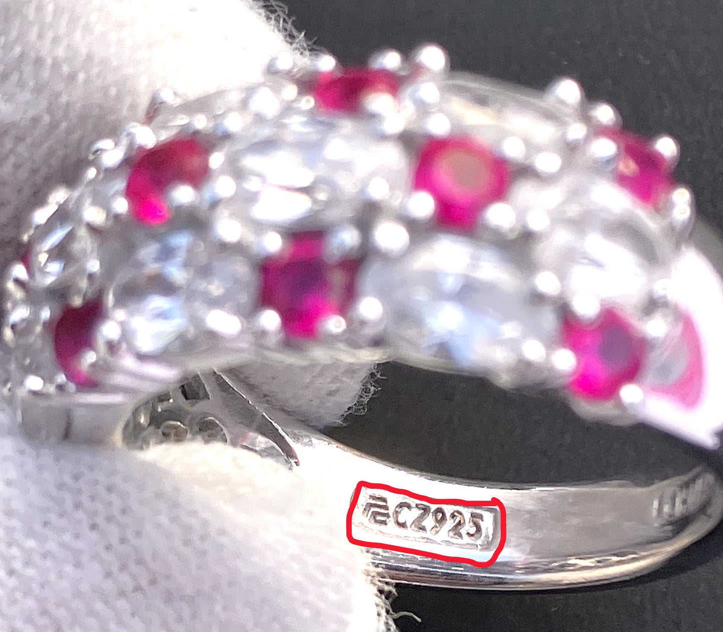 Anillo Pavé "Diamantes" y "Rubíes"