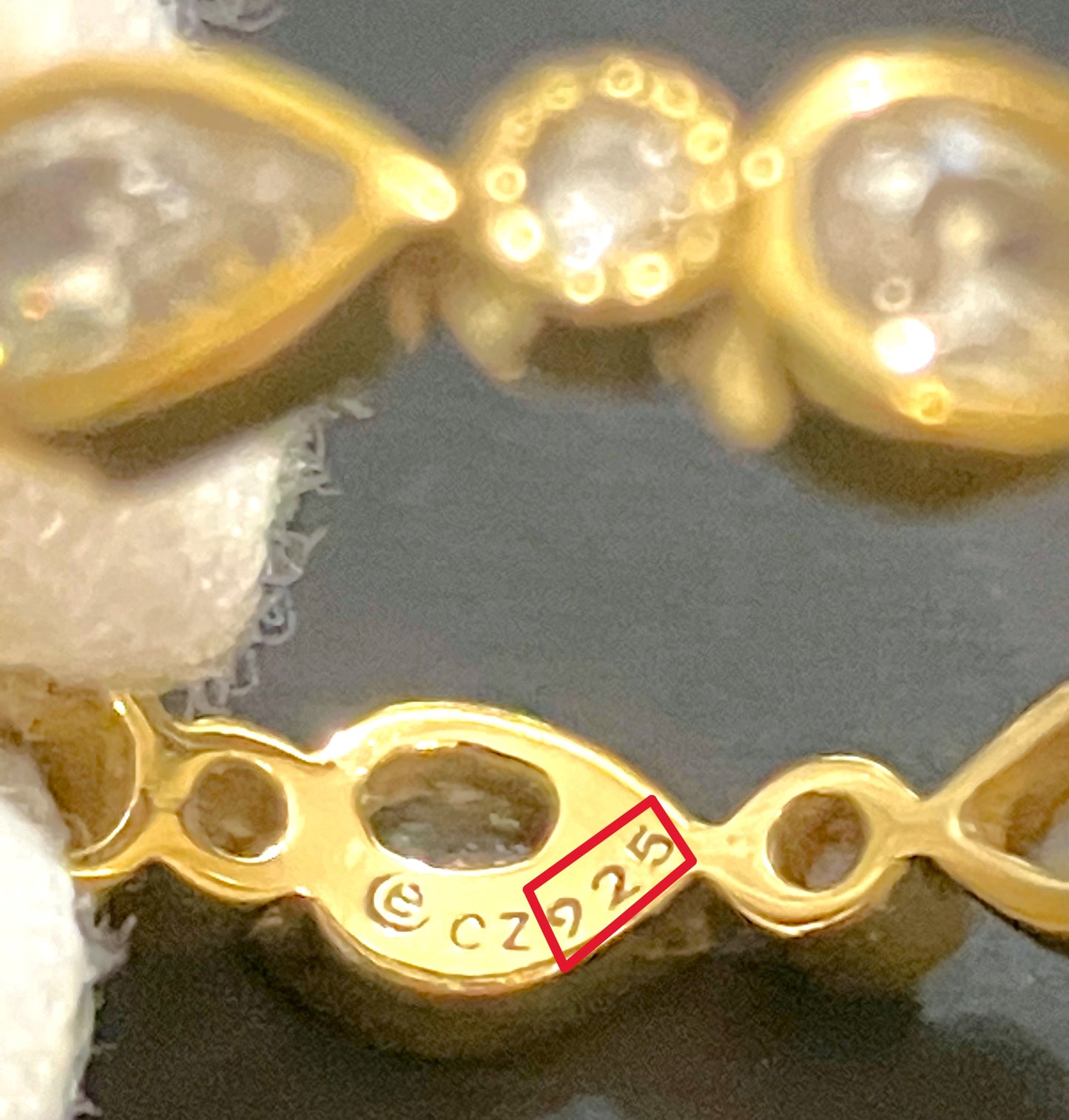 Anillo de eternidad "Diamante" de corte redondo y pera chapado en oro