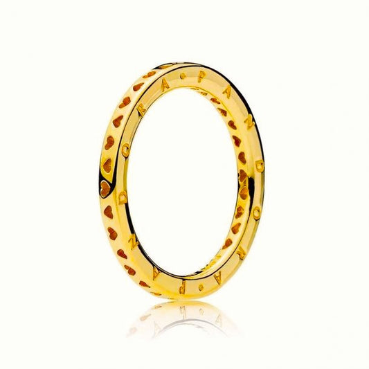 Anillo de corazones y logotipo de Pandora chapado en oro