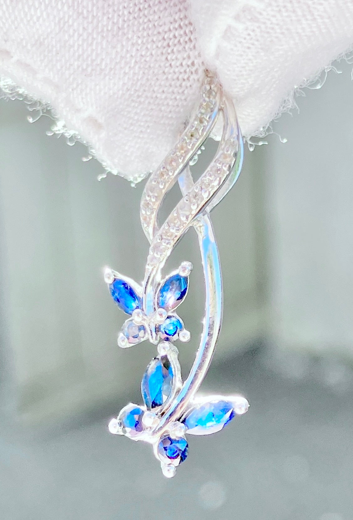 Mariposas de zafiro y colgante "Diamante"