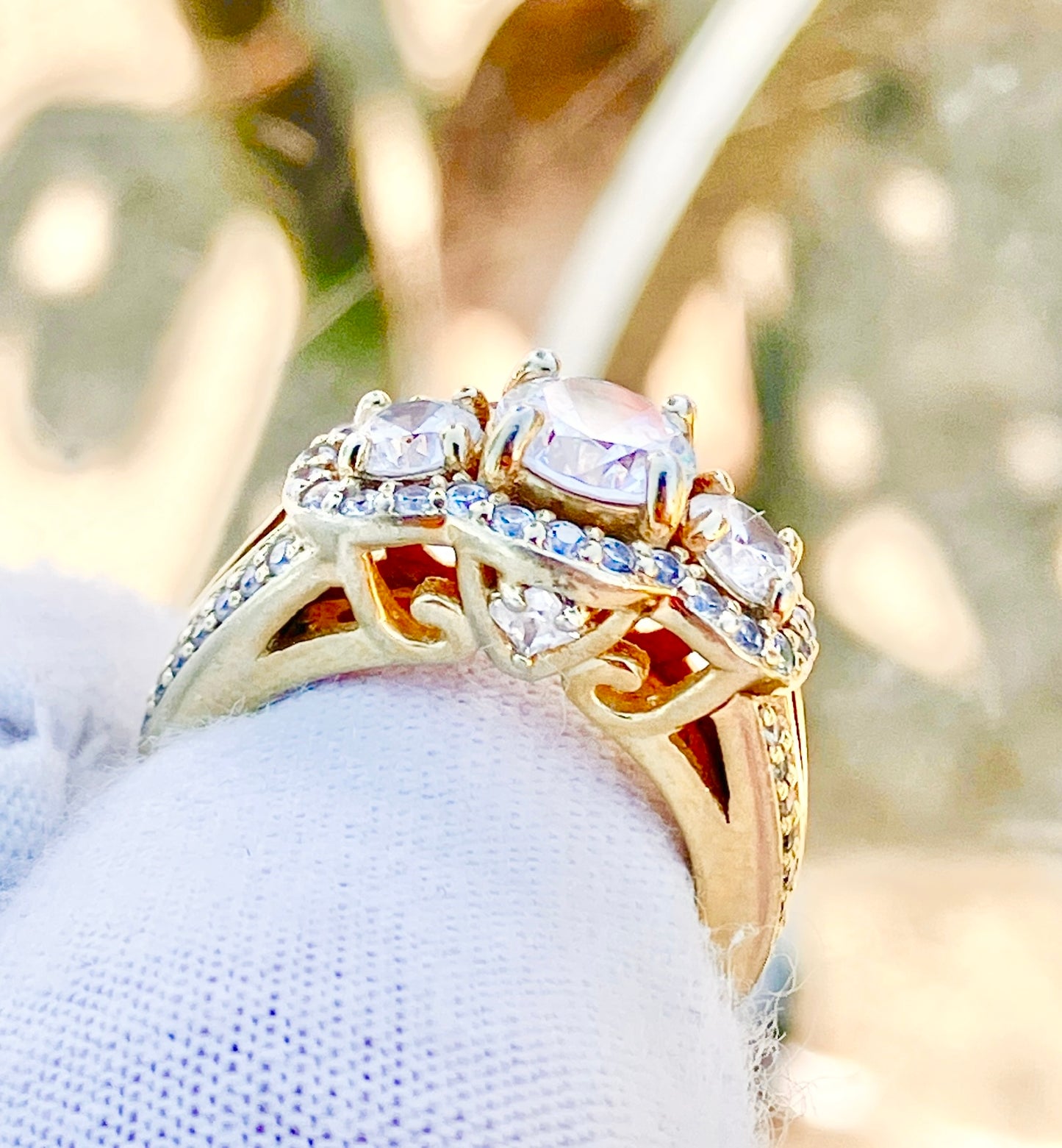 Anillo de vástago dividido "Diamante" de 3 piedras chapado en oro