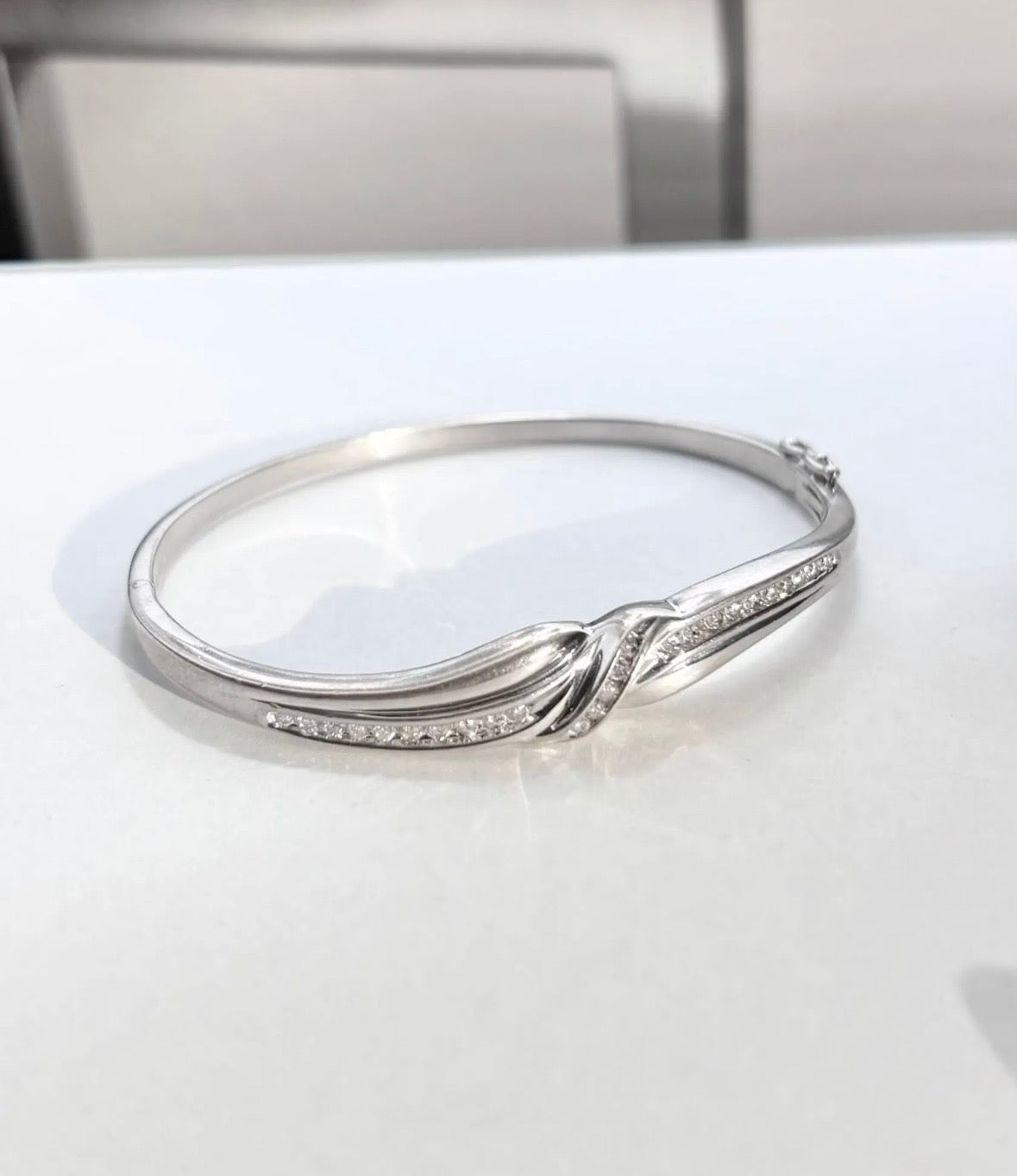 1/2ctw Diamond Wave Bangle