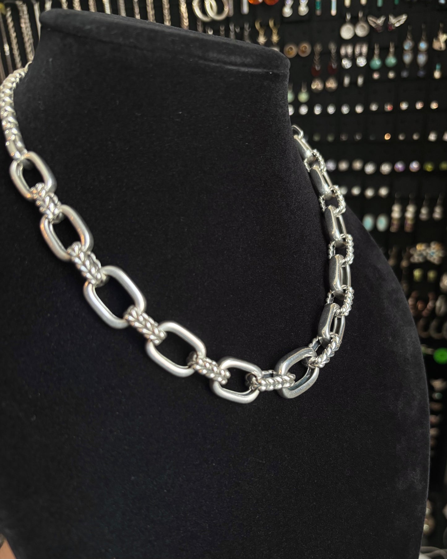 JAI Square and Ribbed Link Necklace