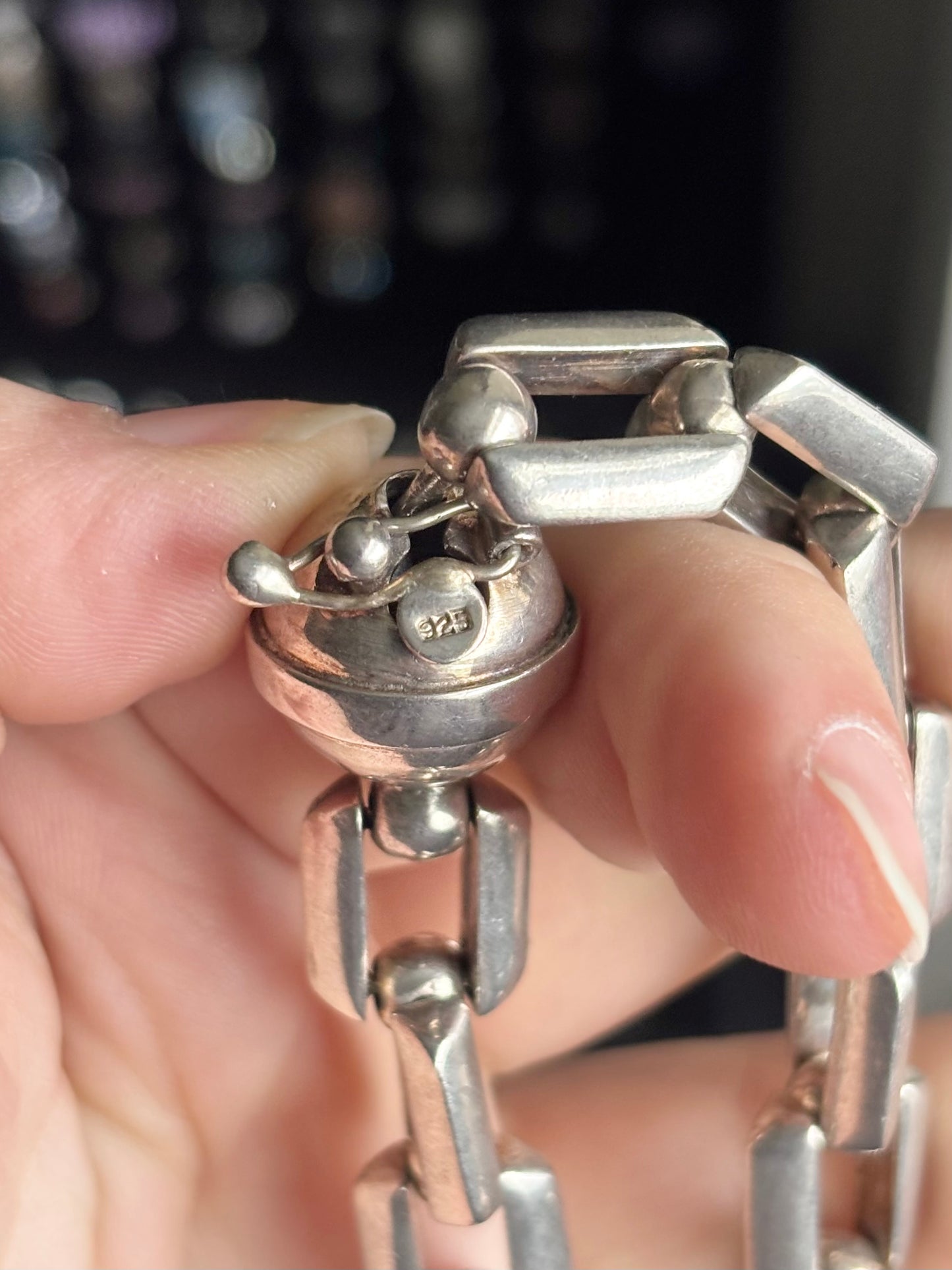 Anchor Link Chain with Ball Closure
