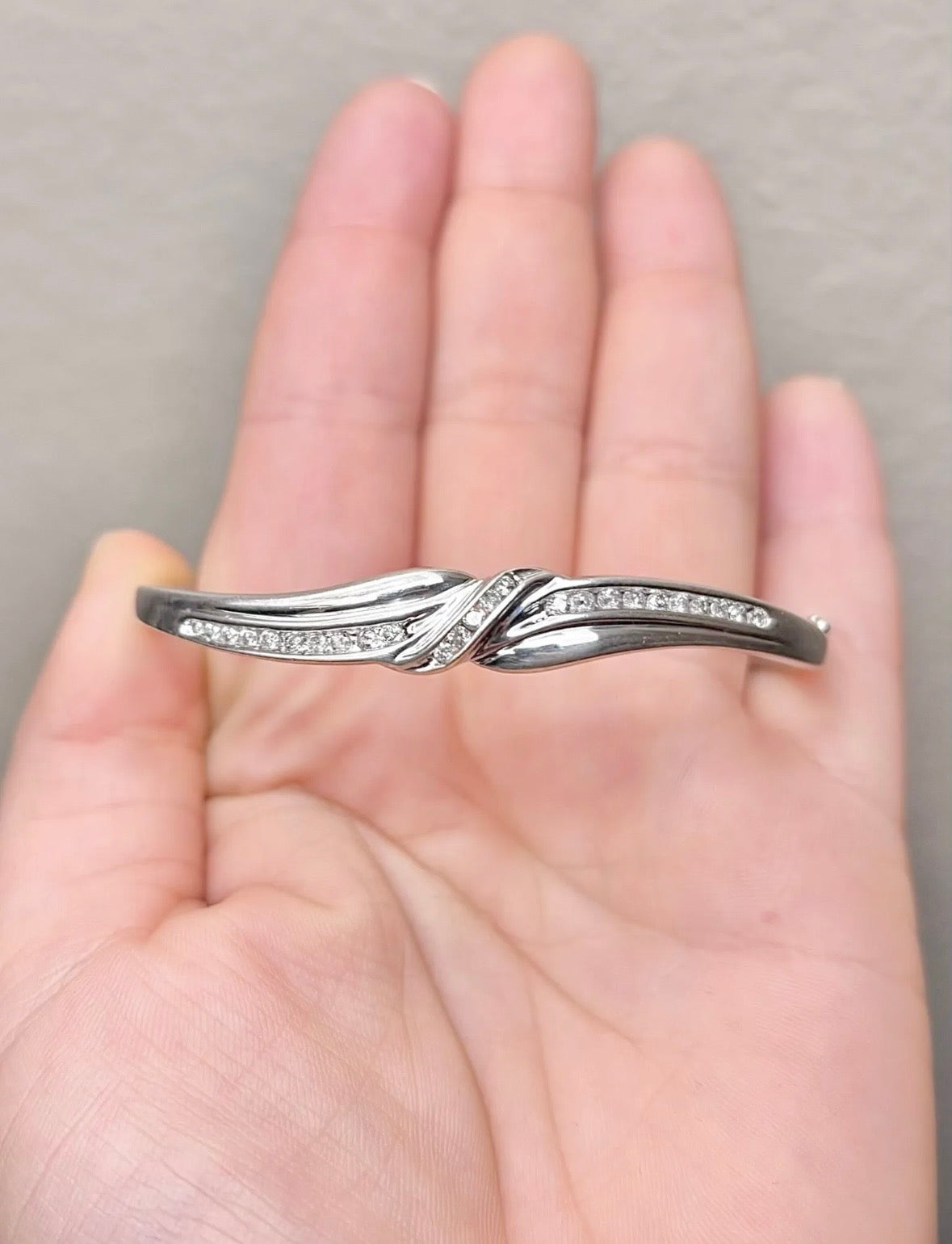 1/2ctw Diamond Wave Bangle