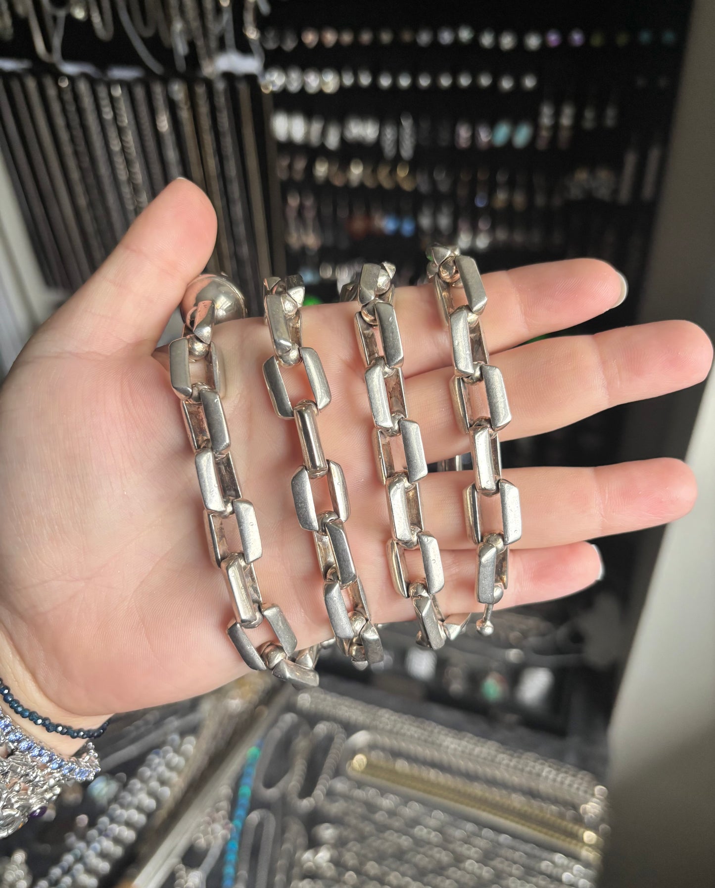 Anchor Link Chain with Ball Closure
